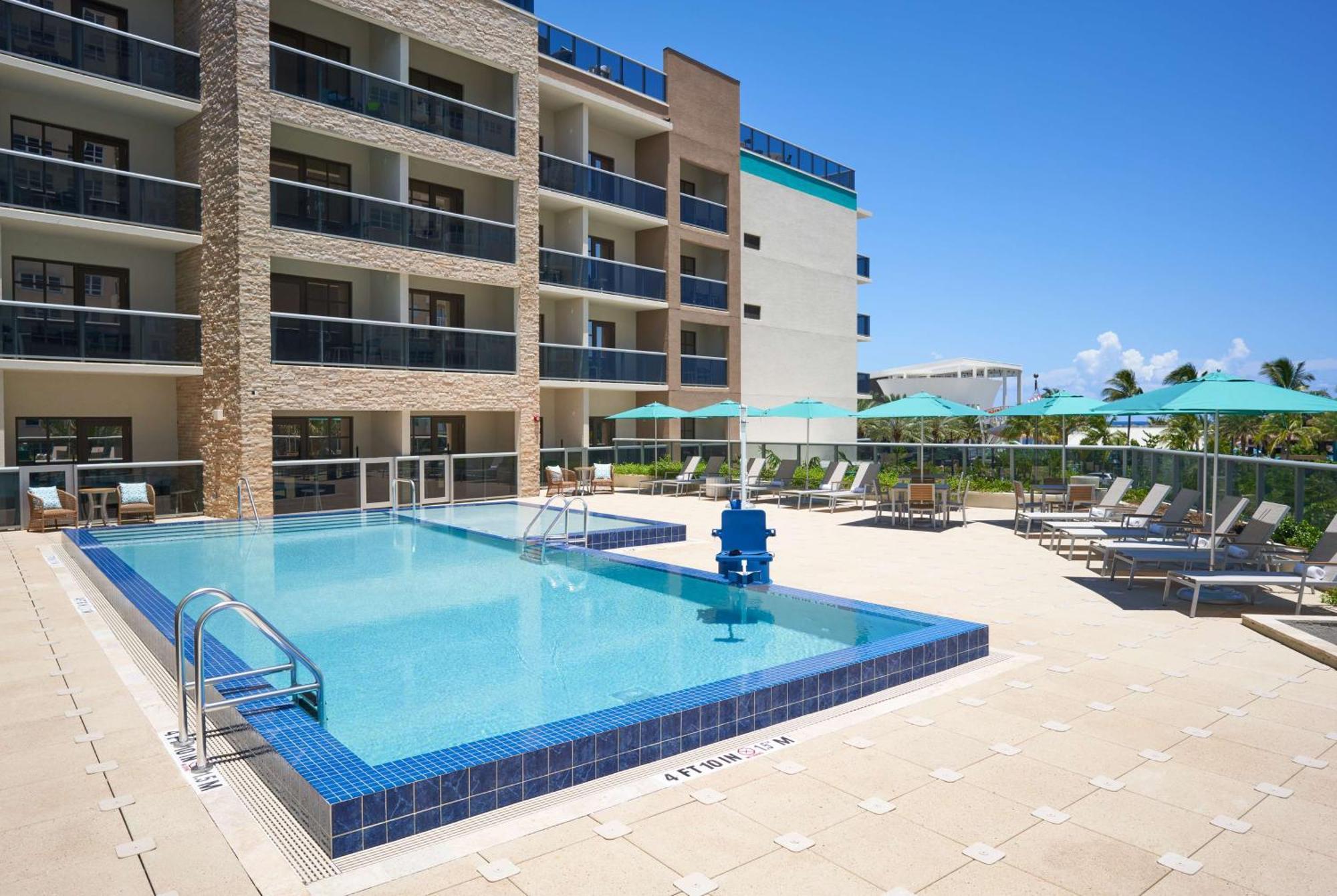 Tru By Hilton Pompano Beach Pier Exterior photo